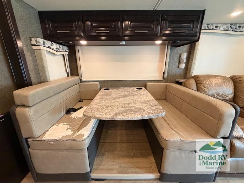 Pre-Owned 2019 Thor Motor Coach Challenger 37FH - photo - 17