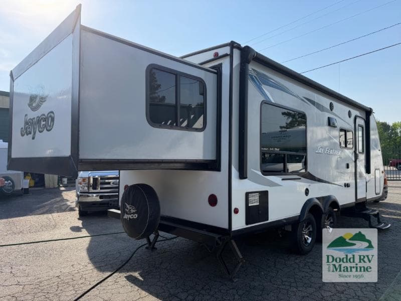 Pre-Owned 2017 Jayco Jayfeather X213 - photo - 5