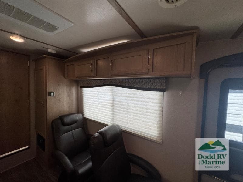 Pre-Owned 2020 Winnebago MICRO MINNIE 2405RG - photo - 8