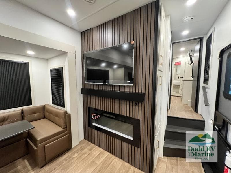 New 2027 Grand Design SOLITUDE INFLUENCE 3904BH - photo - 9