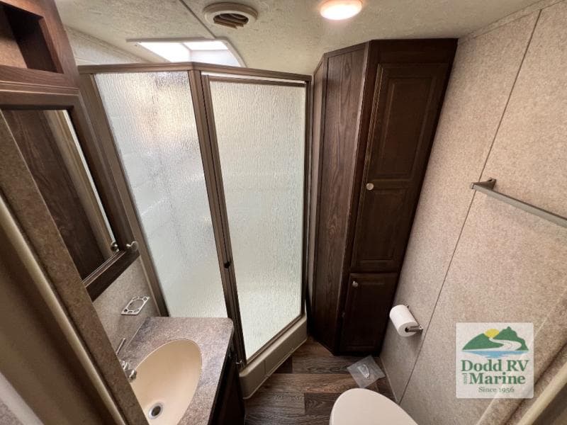 Pre-Owned 2016 Forest River, Inc. WINDJAMMER 3029W - photo - 24