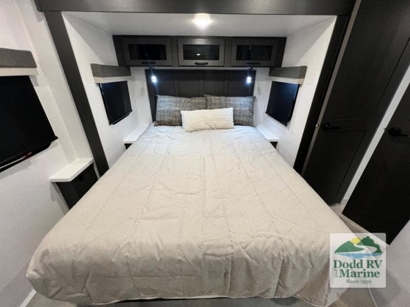 Pre-Owned 2025 Forest River ROCKWOOD 2608BS - photo - 36