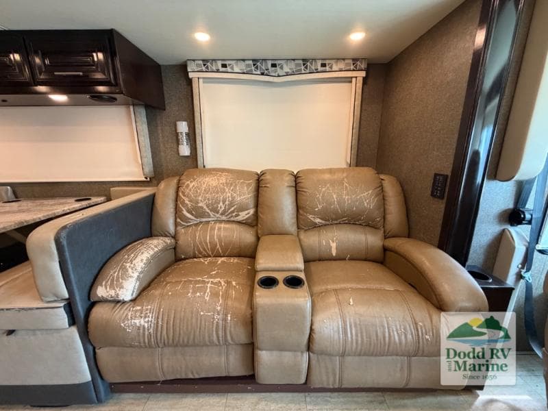 Pre-Owned 2019 Thor Motor Coach Challenger 37FH - photo - 19
