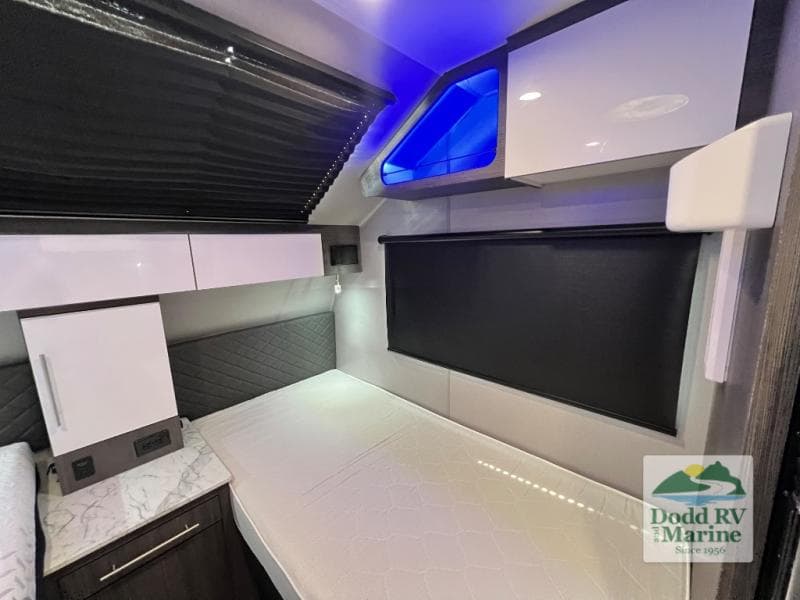 Pre-Owned 2024 Intech EXPEDITION OVR - photo - 35