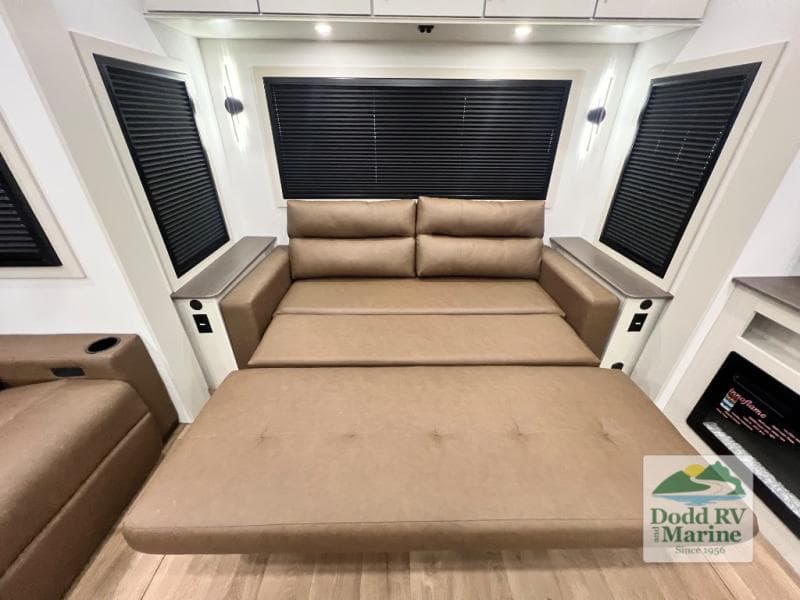 New 2027 Grand Design SOLITUDE INFLUENCE 3003RL - photo - 35