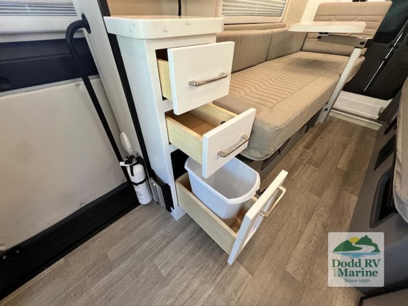 Pre-Owned 2024 Coachmen NOVA 20RB - photo - 18