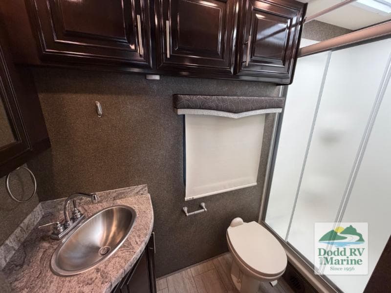 Pre-Owned 2019 Thor Motor Coach Challenger 37FH - photo - 35