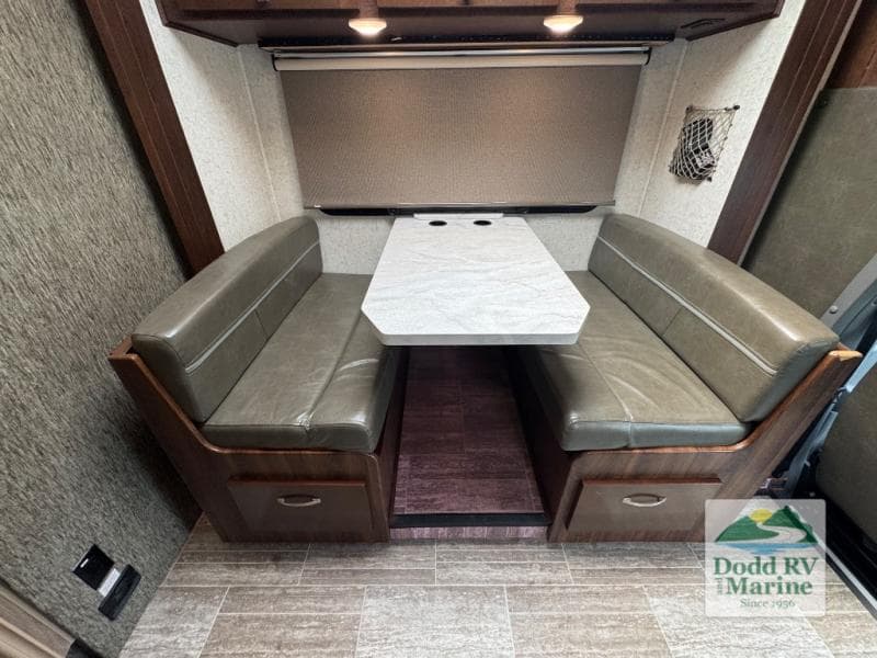 Pre-Owned 2017 Forest River FORESTER 2401R - photo - 8