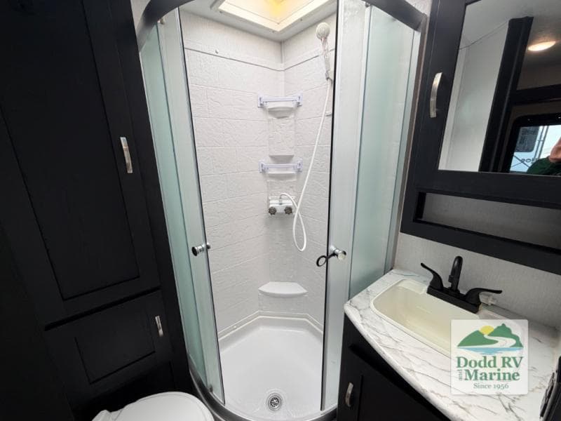 Pre-Owned 2023 Coachman Freedom Express 192RBS - photo - 25
