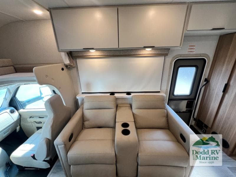 New 2027 Thor Motor Coach FOUR WINDS 31E - photo - 6