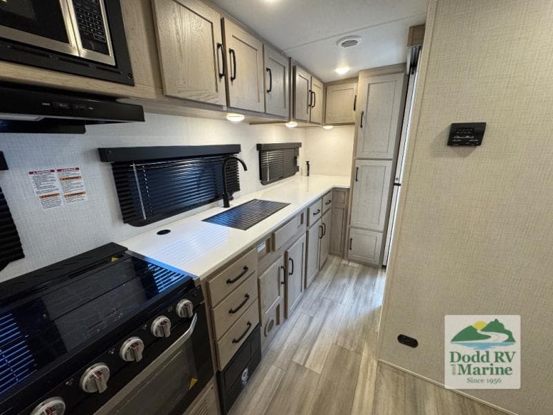 Pre-Owned 2024 Forest River ROCKWOOD 2517S - photo - 11