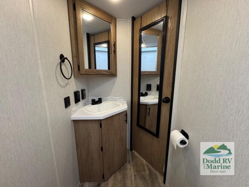 Pre-Owned 2024 Forest River CAMPSITE RESERVE 23LM - photo - 16