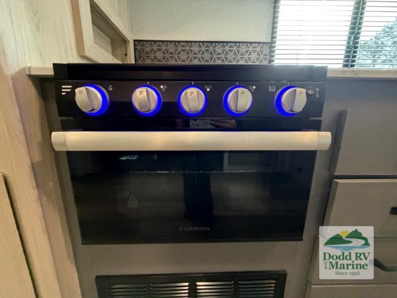 Pre-Owned 2022 Heartland Sundance 265BH - photo - 8