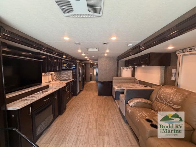 2019 Thor Motor Coach Challenger 37FH Photo in Yorktown VA 23692