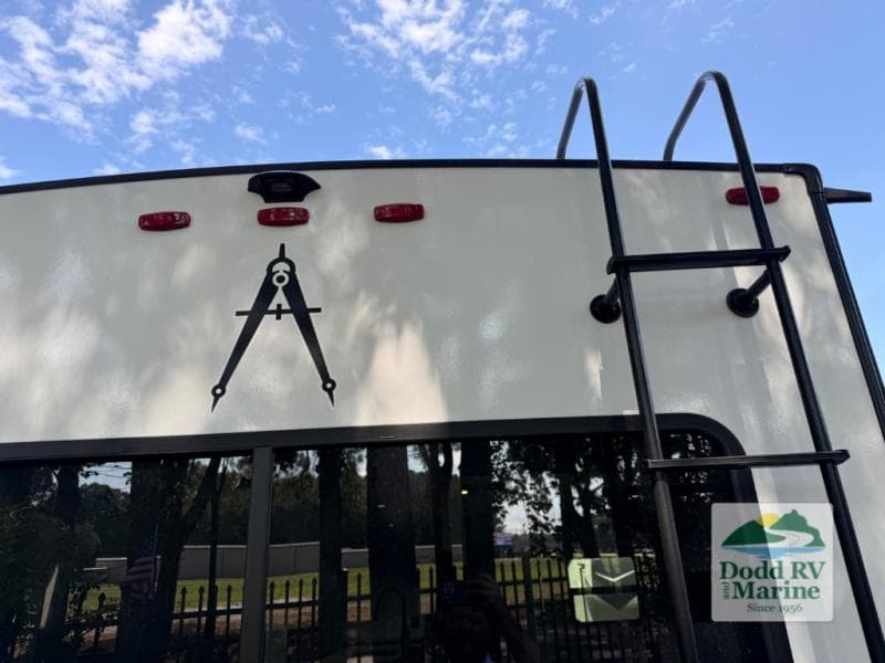 New 2027 Grand Design REFLECTION 100 SERIES 29RL - photo - 40