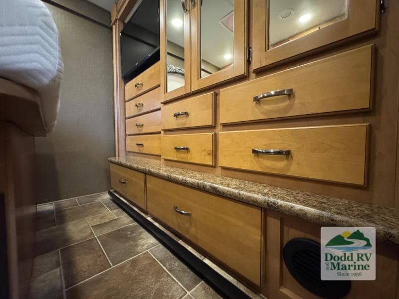 Pre-Owned 2016 Thor Four Winds 31W - photo - 37