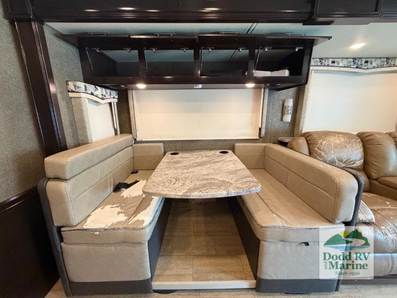 Pre-Owned 2019 Thor Motor Coach Challenger 37FH - photo - 18