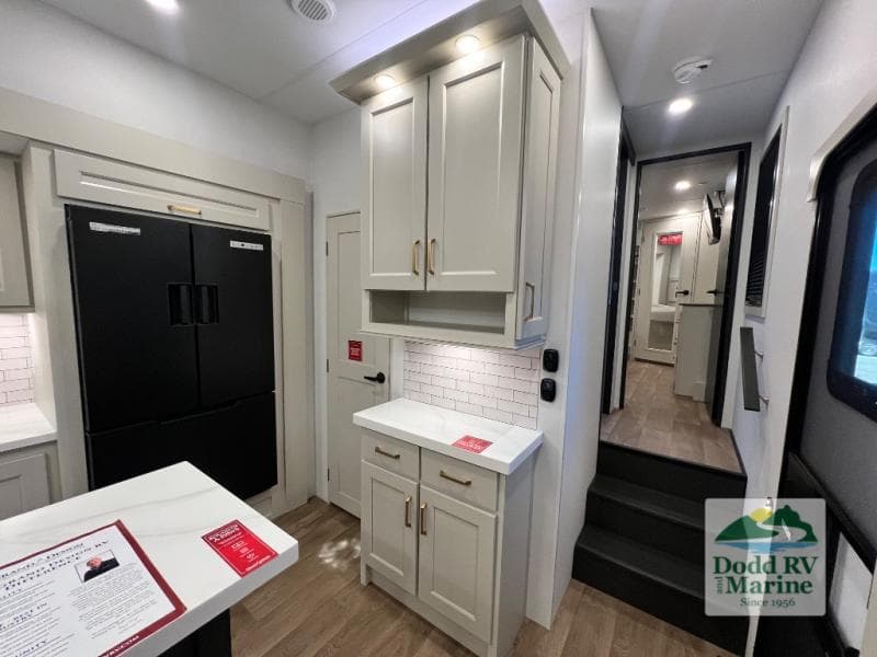 New 2027 Grand Design SOLITUDE INFLUENCE 3003RL - photo - 6