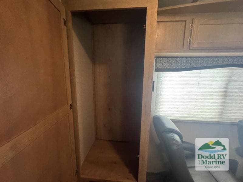 Pre-Owned 2020 Winnebago MICRO MINNIE 2405RG - photo - 12