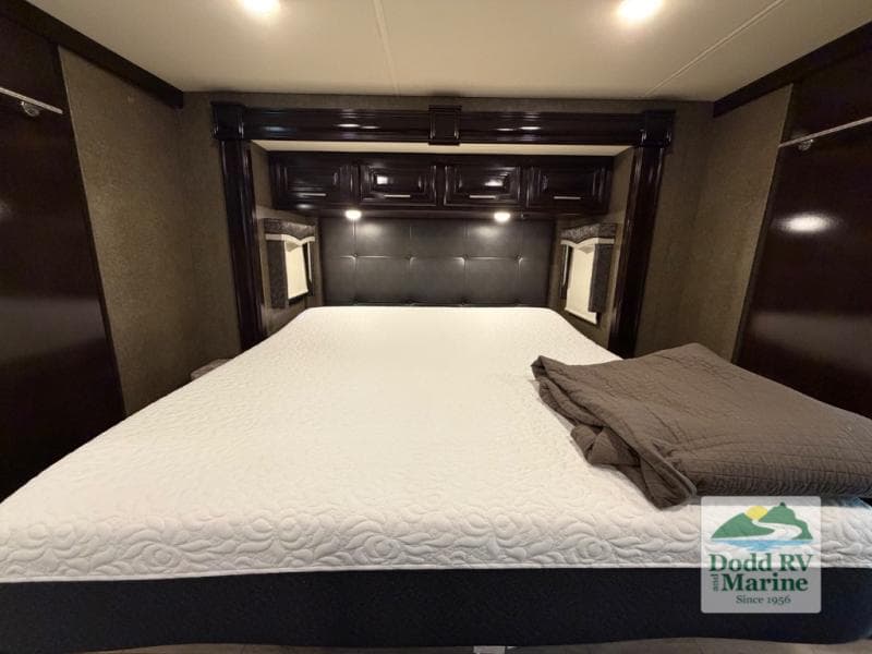 Pre-Owned 2019 Thor Motor Coach Challenger 37FH - photo - 30