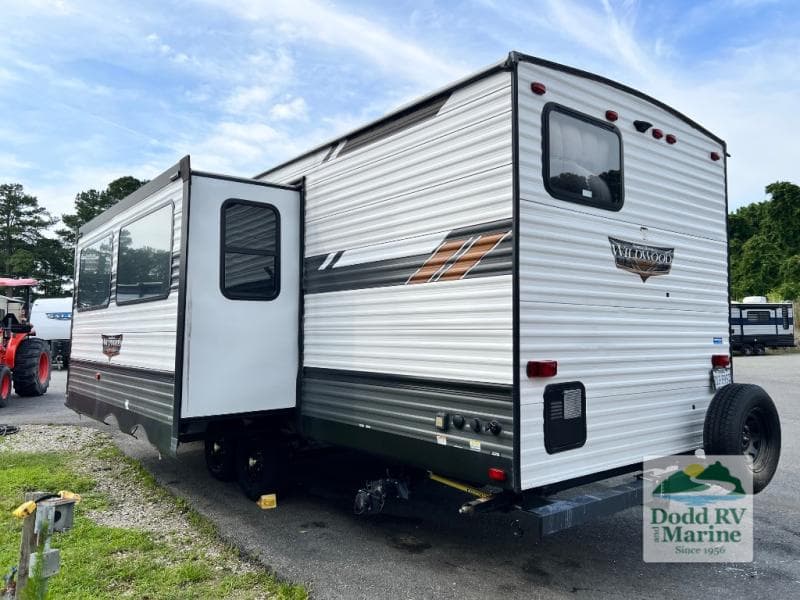 Pre-Owned 2022 Forest River WILDWOOD 26DBUD - photo - 39