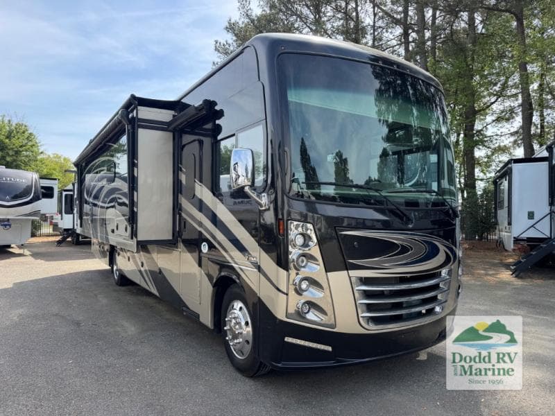 2019 Thor Motor Coach Challenger 37FH Photo in Yorktown VA 23692