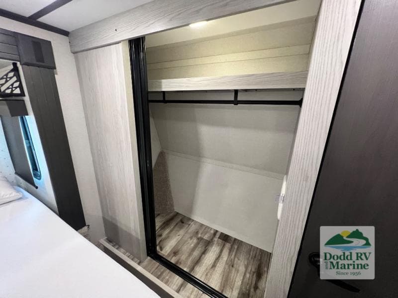 Pre-Owned 2022 Keystone MONTANA 331RL - photo - 47
