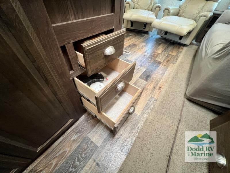 Pre-Owned 2016 Forest River, Inc. WINDJAMMER 3029W - photo - 21