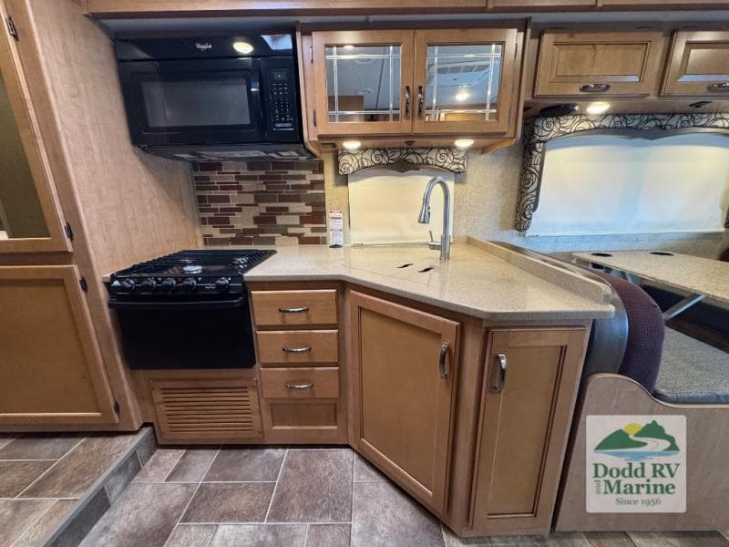 Pre-Owned 2016 Thor Four Winds 31W - photo - 12