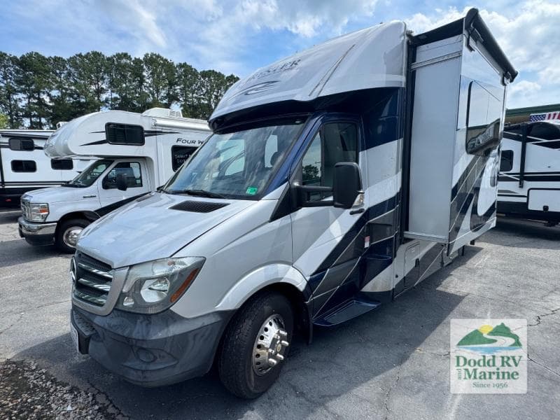 Pre-Owned 2017 Forest River FORESTER 2401R - photo - 21