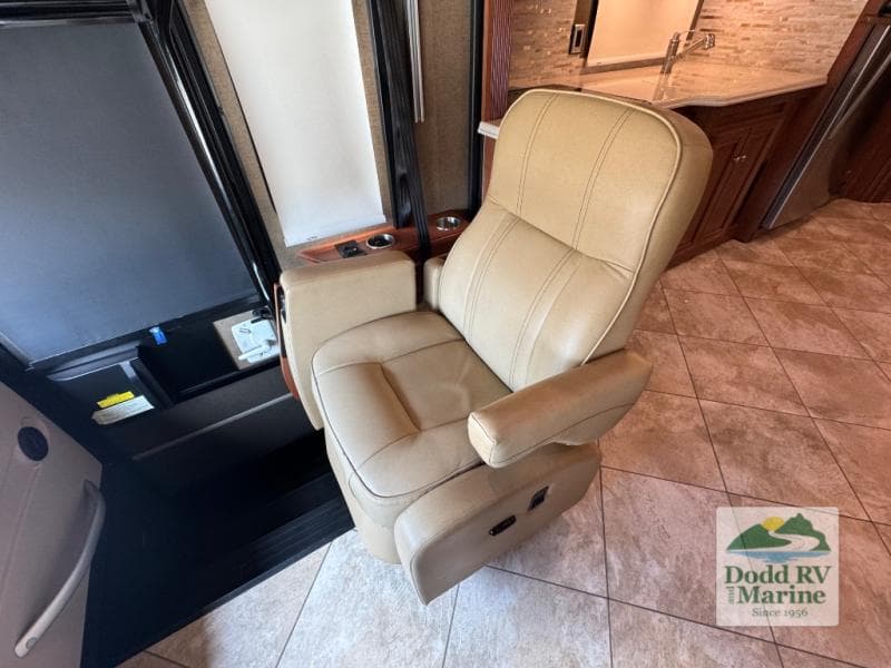 Pre-Owned 2018 Winnebago FORZA 38F - photo - 32