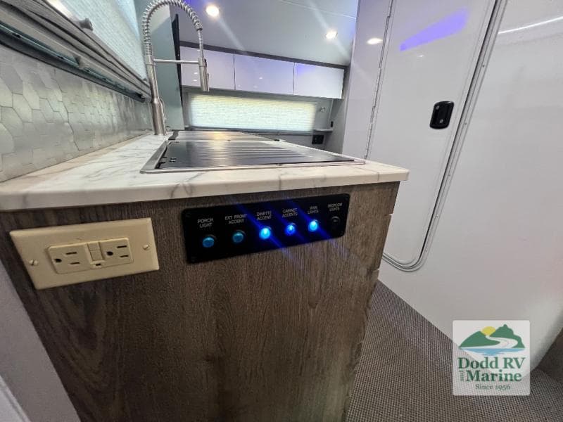 Pre-Owned 2020 Intech SOL HORIZON - photo - 26