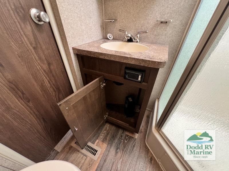 Pre-Owned 2016 Forest River, Inc. WINDJAMMER 3029W - photo - 30