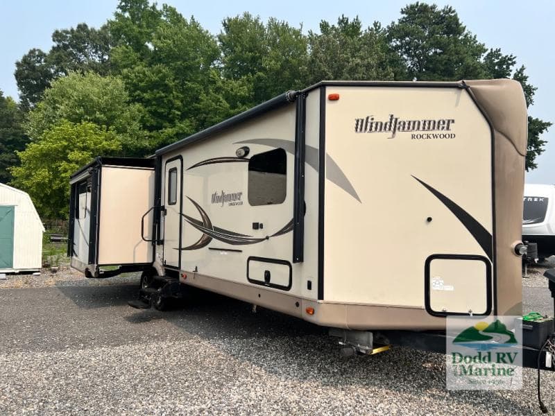 2016 Forest River, Inc. WINDJAMMER 3029W Photo in Yorktown VA 23692