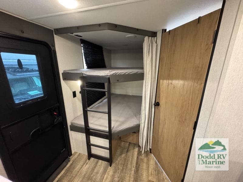 Pre-Owned 2024 Forest River CAMPSITE RESERVE 23LM - photo - 13
