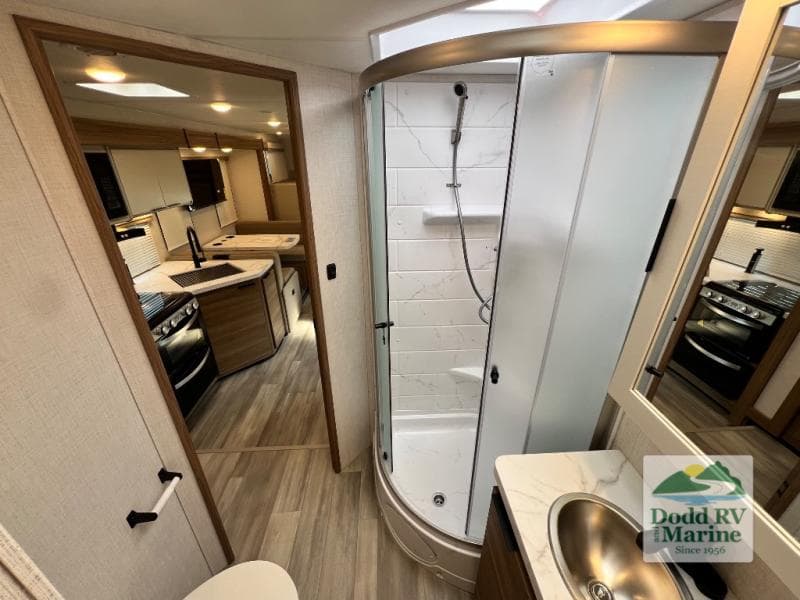 New 2027 Thor Motor Coach FOUR WINDS 31E - photo - 45