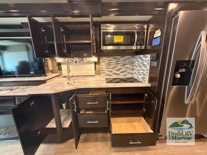 2019 Thor Motor Coach Challenger 37FH Photo in Yorktown VA 23692
