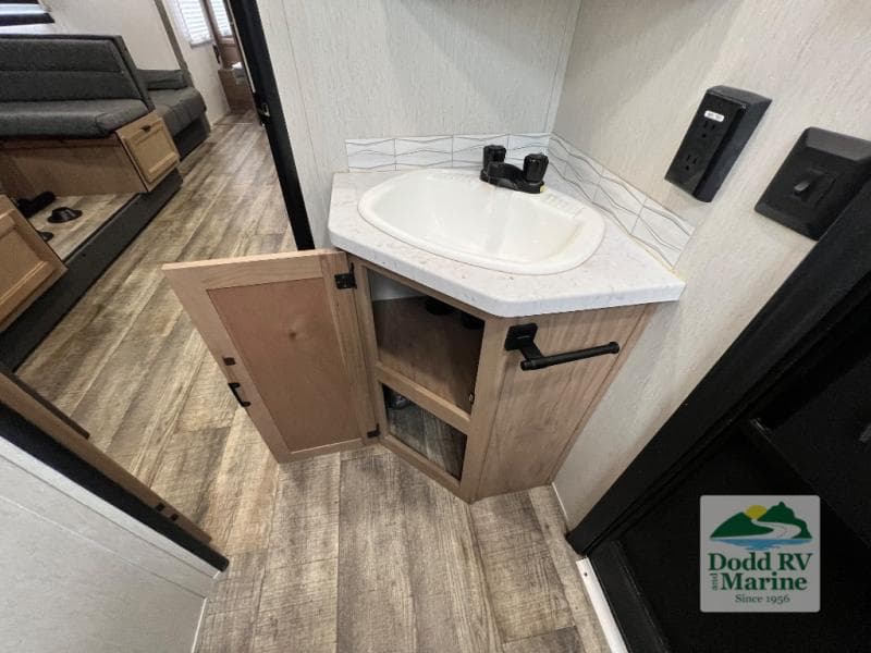 Pre-Owned 2024 Forest River, Inc. CHEROKEE GREY WOLF 26DBH - photo - 29
