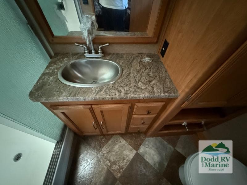 Pre-Owned 2015 Forest River Mirada 35BH - photo - 11