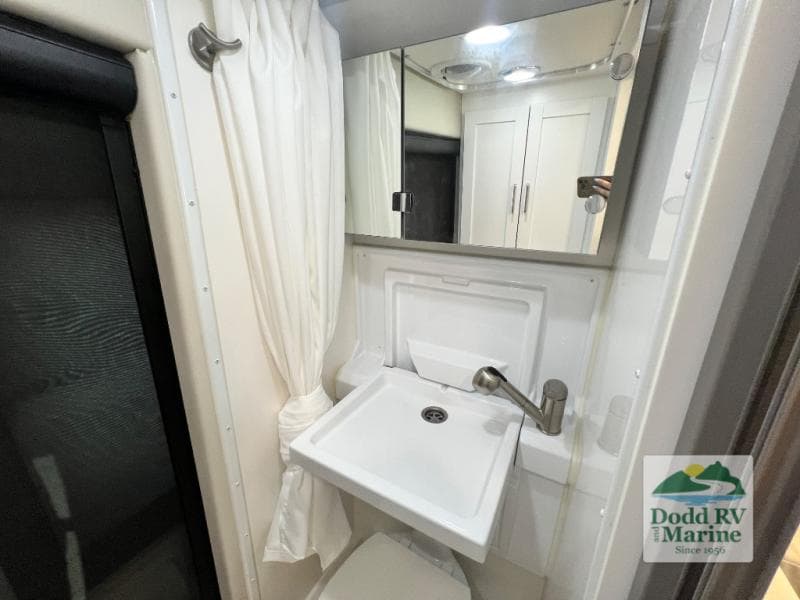 Pre-Owned 2024 Coachmen NOVA 20RB - photo - 36