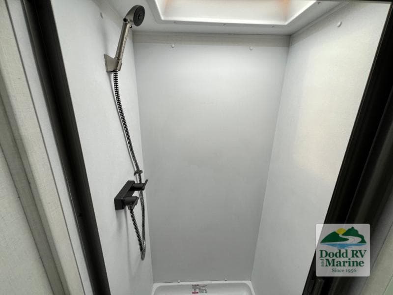 New 2027 Coachmen LEPRECHAUN 210QSS - photo - 41