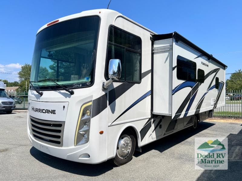 Pre-Owned 2023 Ford HURRICANE 29M - photo - 25