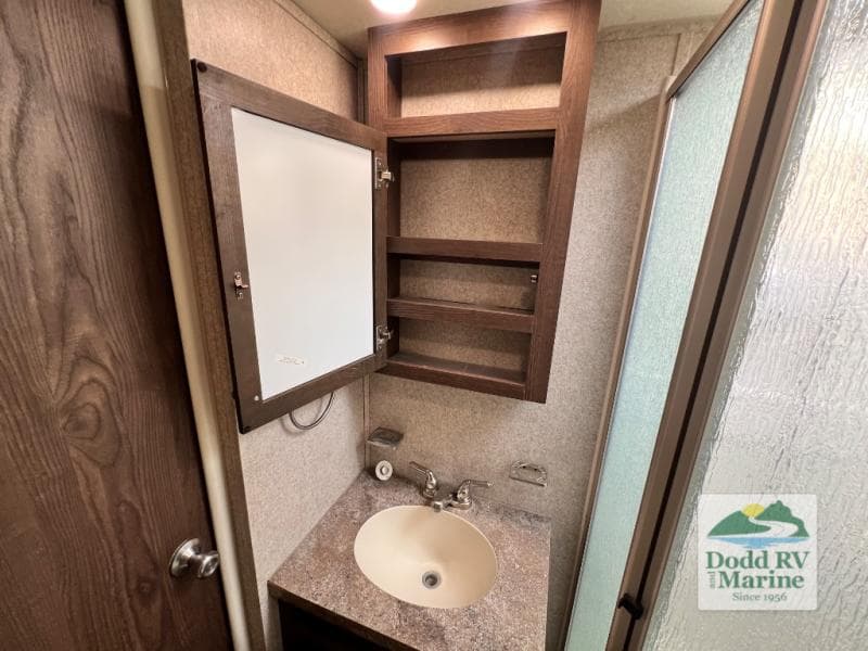 Pre-Owned 2016 Forest River, Inc. WINDJAMMER 3029W - photo - 29
