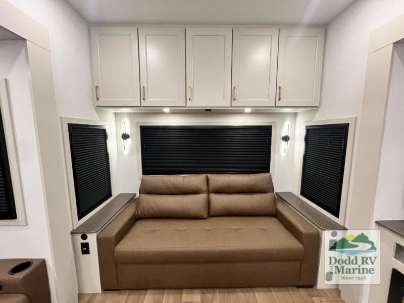 New 2027 Grand Design SOLITUDE INFLUENCE 3003RL - photo - 33