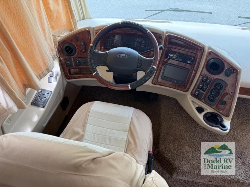 Pre-Owned 2015 Forest River Mirada 35BH - photo - 8