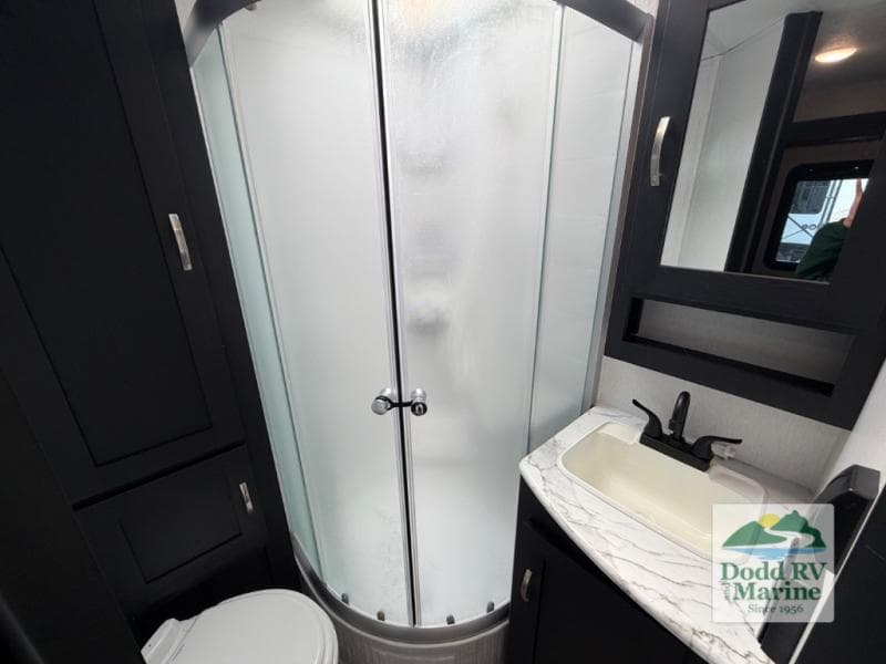 Pre-Owned 2023 Coachman Freedom Express 192RBS - photo - 19