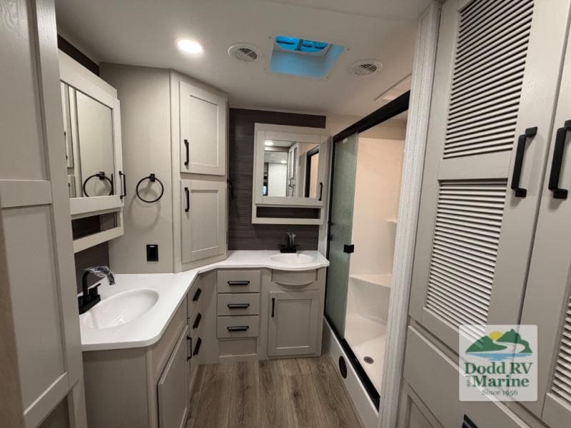 New 2026 Grand Design REFLECTION 322FKTS - photo - 38