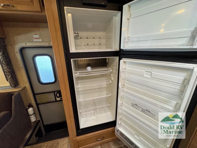 Pre-Owned 2016 Thor Four Winds 31W - photo - 23