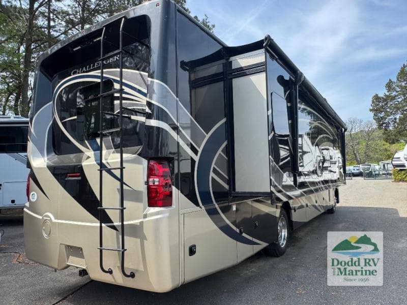 Pre-Owned 2019 Thor Motor Coach Challenger 37FH - photo - 51