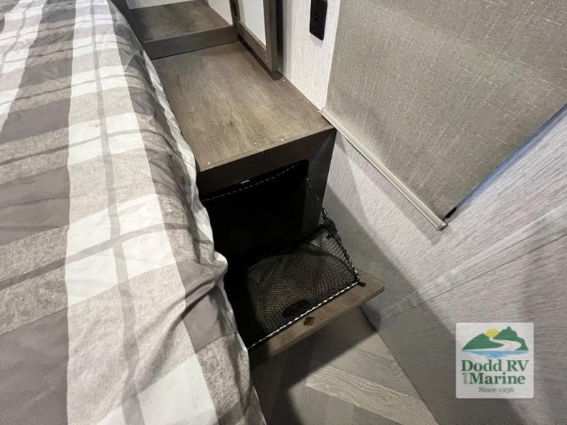 Pre-Owned 2022 Forest River WILDWOOD 26DBUD - photo - 33